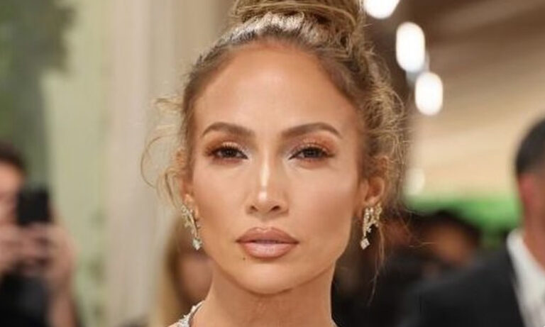 Jennifer Lopez remains unfazed as her ex Alex Rodriguez moves on with his life