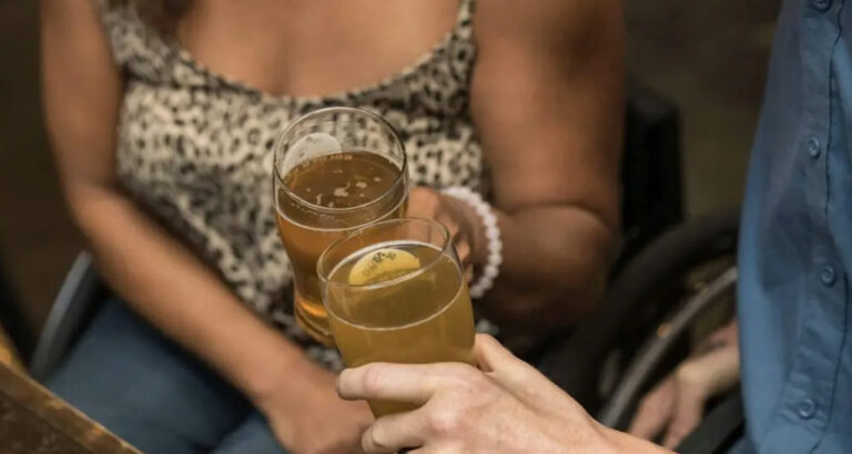I Ended My Date When She Showed Up 45 Minutes Late, Now I’m Second-Guessing My Decision