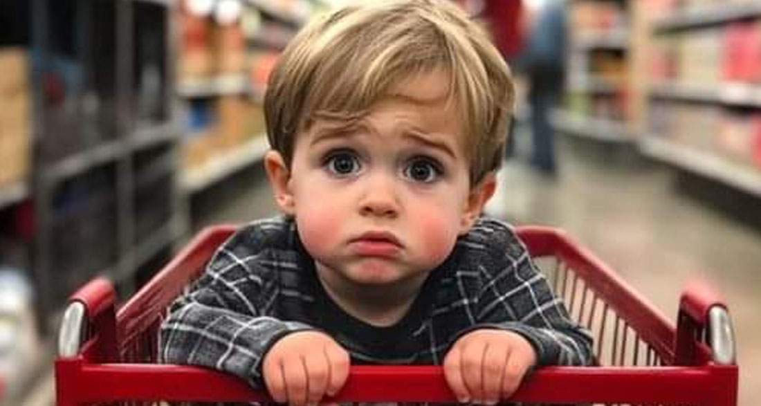 Store Worker Sees a Child Left in a Shopping Cart, but the Child Is Terrified the Moment His Supposed Mother Appears – Story of the Day