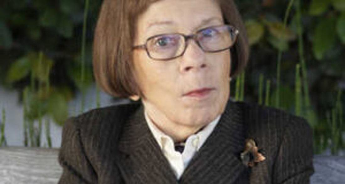 Linda Hunt Leaves Behind A Fortune That Makes Her Family Cry