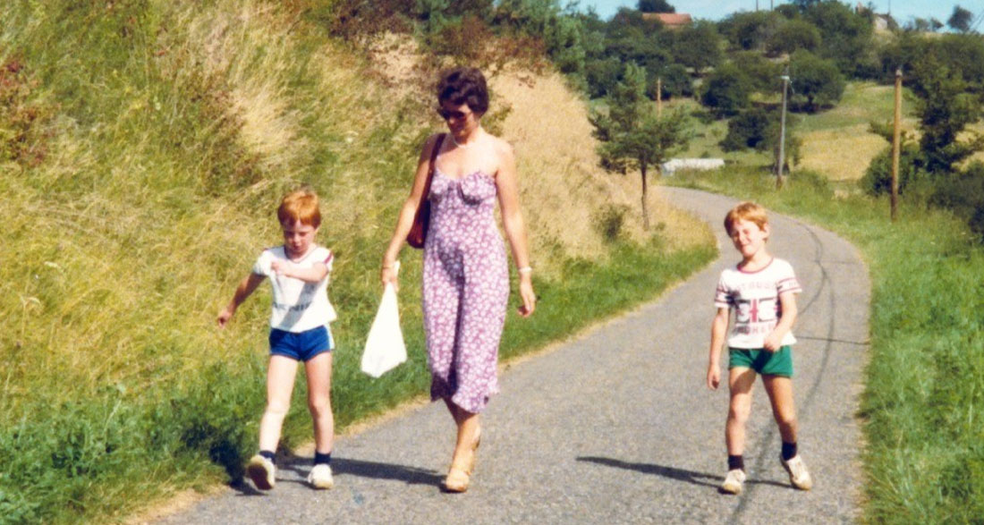 After Moms Death, Son Accidentally Finds His Childhood Pic with Her and Boy Who Looks Like Him