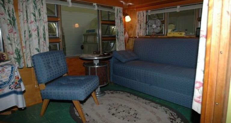 A Surprising Discovery: A 63-Year-Old Caravan in the Sealed Garage