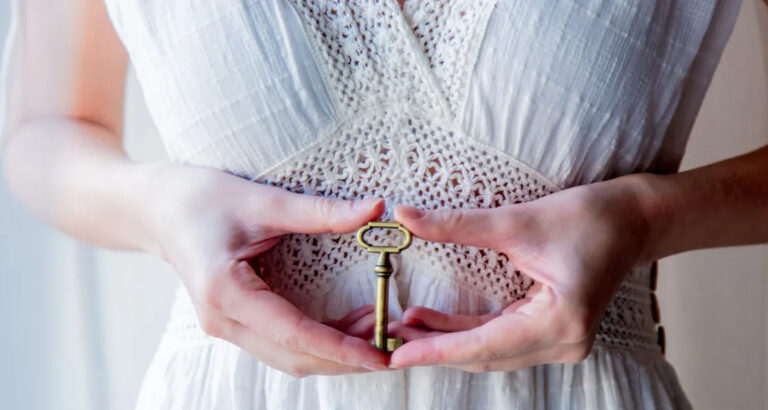 The Only Thing My Late Dad Left Me Was a Rusty Key, and I Thought It Was a Joke Until My Cousin Offered Me $10,000 for It – Story of the Day
