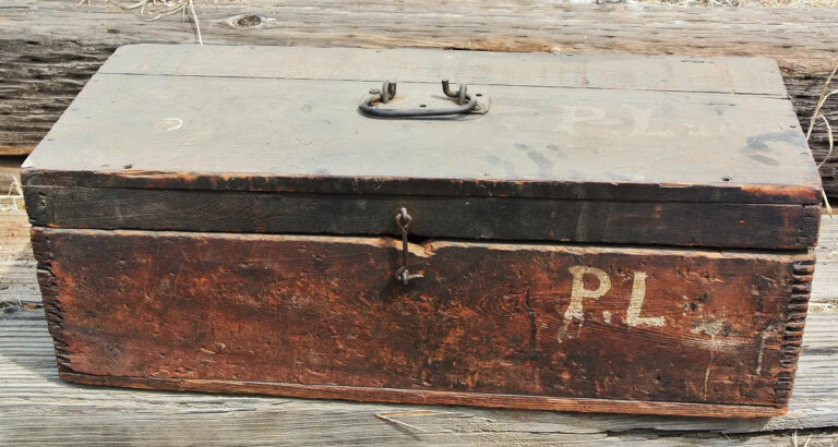 I Threw My Grandma Out After She Gave Me a Rusty Toolbox for My 25th Birthday – After She Died, I Opened It and Went Pale