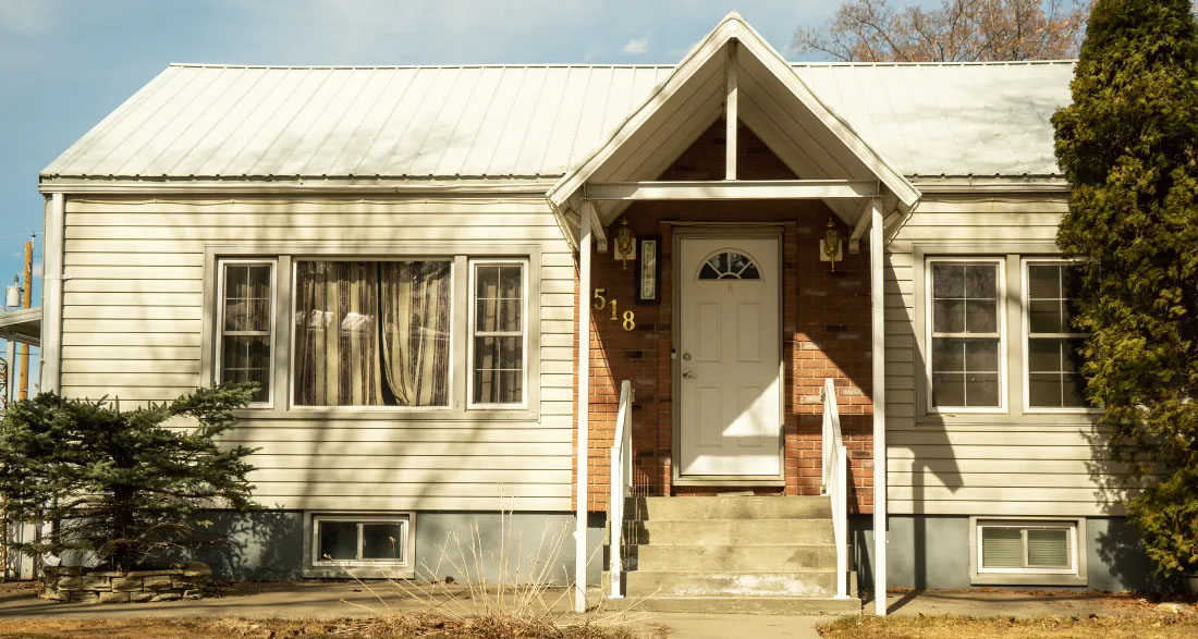 My Sister Kicked Me Out of Grandma’s House, Which She Inherited – But She Had No Idea About Grandma’s Secret