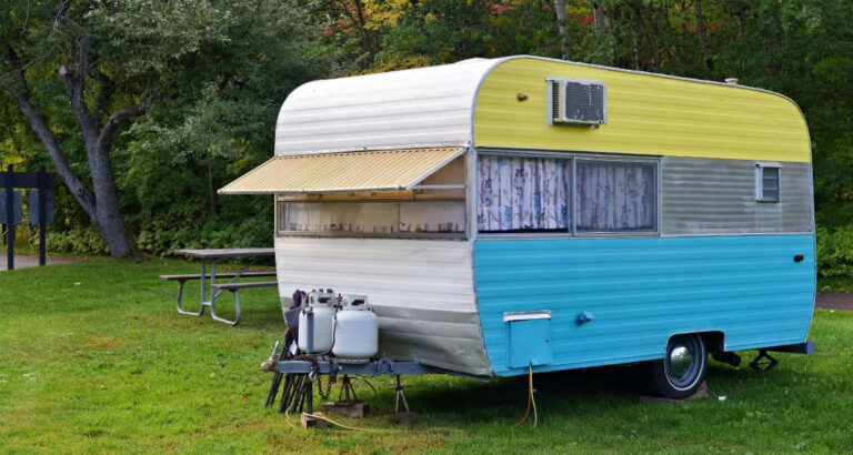 Two Classmates Cared for an Elderly Man Living in a Trailer – One Day, They Got a Call from His Lawyer