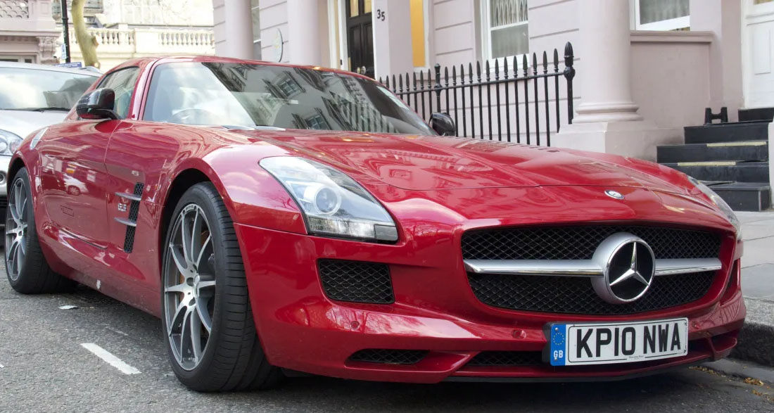 Everyone Refused to Give CPR to a Homeless Man with No Arms – I Stepped In, and the Next Day, a Red Mercedes Was Waiting on My Porch