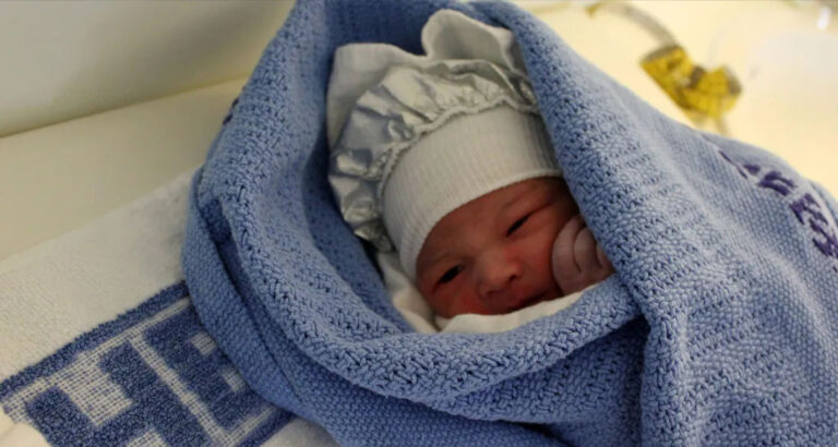 I Fed a Hungry Newborn Found Next to an Unconscious Woman – Years Later, He Gave Me a Medal on Stage