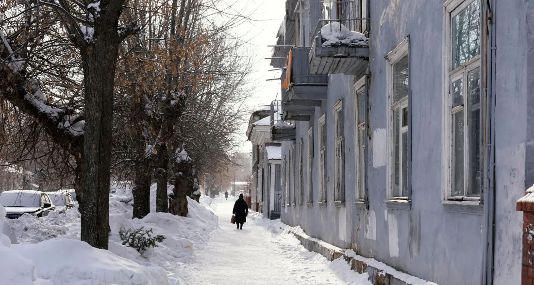 I Gave My Late Husband’s Jacket to a Freezing Veteran — A Week Later, I Got an Email Titled ‘Regarding the Incident Outside the Grocery Store’