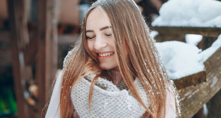 I Gave My Scarf to a Freezing Young Girl Sleeping near the Train Station – Three Hours Later, She Sat Next to Me in First Class