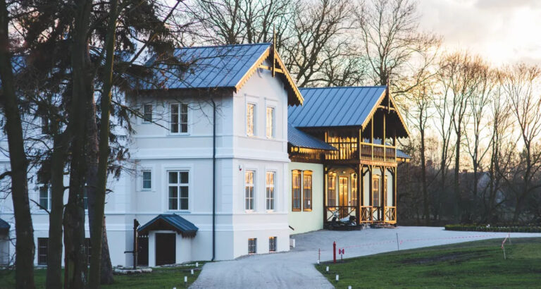 I Grew Up in Foster Care While My Sister Stayed with Our Dad – Years Later, She Took Me to His House and Said, ‘If You Go in There…You’ll Be in Danger’