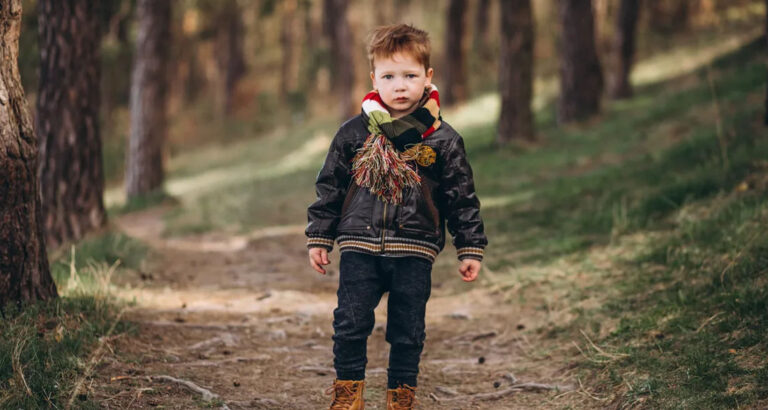 I Helped a Little Boy I Found Crying in the Bushes – but That Night, Someone Pounded on My Door, Screaming, ‘I Know What You’re Hiding!’