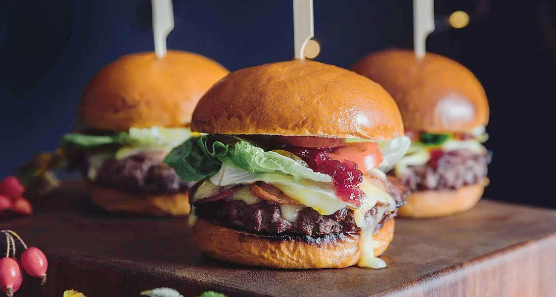 I Paid for a Struggling Father’s Meal Before Christmas – Weeks Later, This Encounter Changed My Life