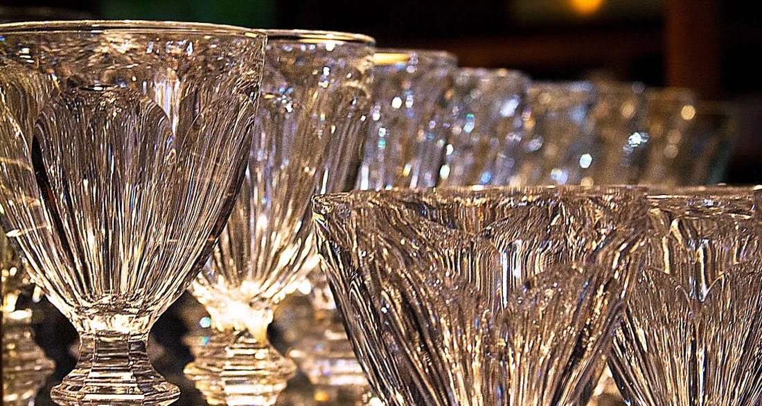 My Stepmom Smashed My Late Mom’s Treasured Crystal Set to Pieces – She Had No Idea She Was the One Being Tricked