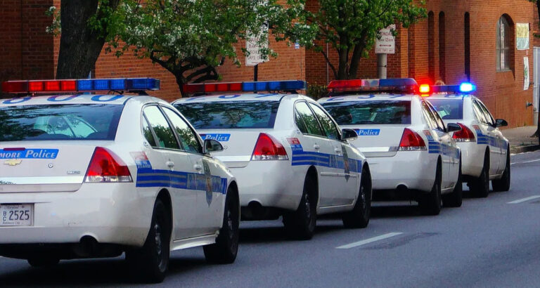 I Found a Diamond Ring in a Washing Machine I Bought at a Thrift Store – Returning It Led to 10 Police Cars Outside My House