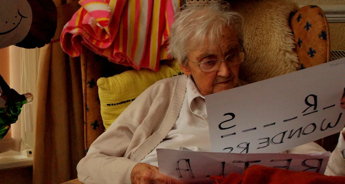 I Paid for a Struggling Grandma at the Grocery Store – Three Days Later, the Clerk Came to My Door with Her Final Request