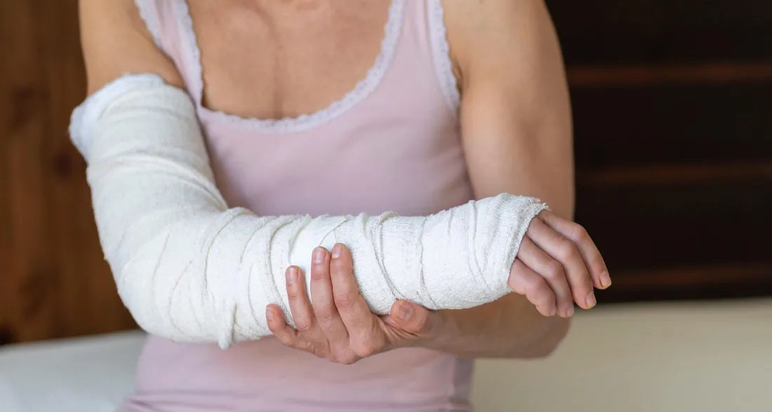 My Husband Made Me Host His Birthday Party with My Arm Broken – So I Taught Him a Lesson He’ll Never Forget
