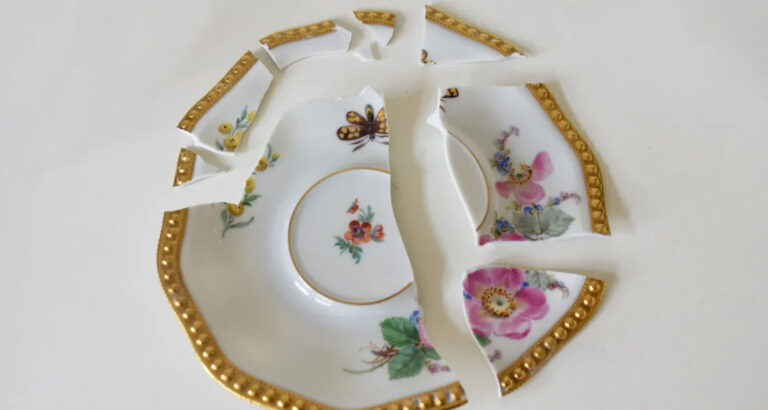 My Stepmom Smashed My Late Mom’s Family Dishes After I Refused to Give Her My Mom’s Engagement Ring – Karma Didn’t Miss