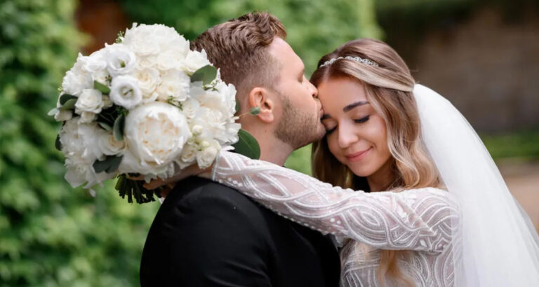 On Our Wedding Day, My Fiancé’s Daughter Slipped a Note into My Hand: ‘Don’t Marry My Dad. He’s Lying to You’