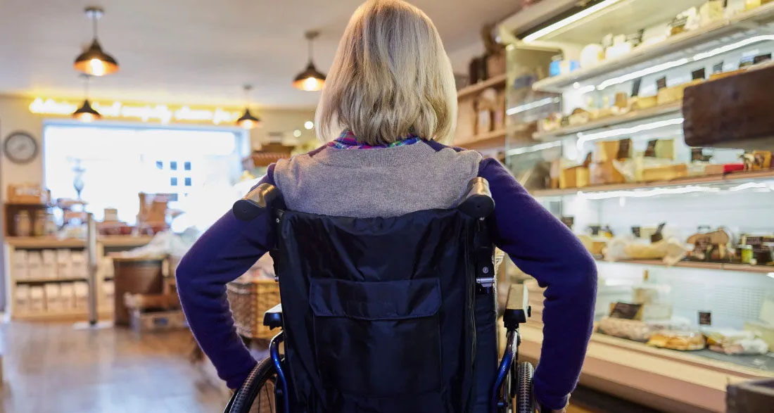 An Entitled Woman with a Full Cart Cut in Front of My Mom’s Wheelchair at the Supermarket – What Came over the Intercom Made Her Freeze