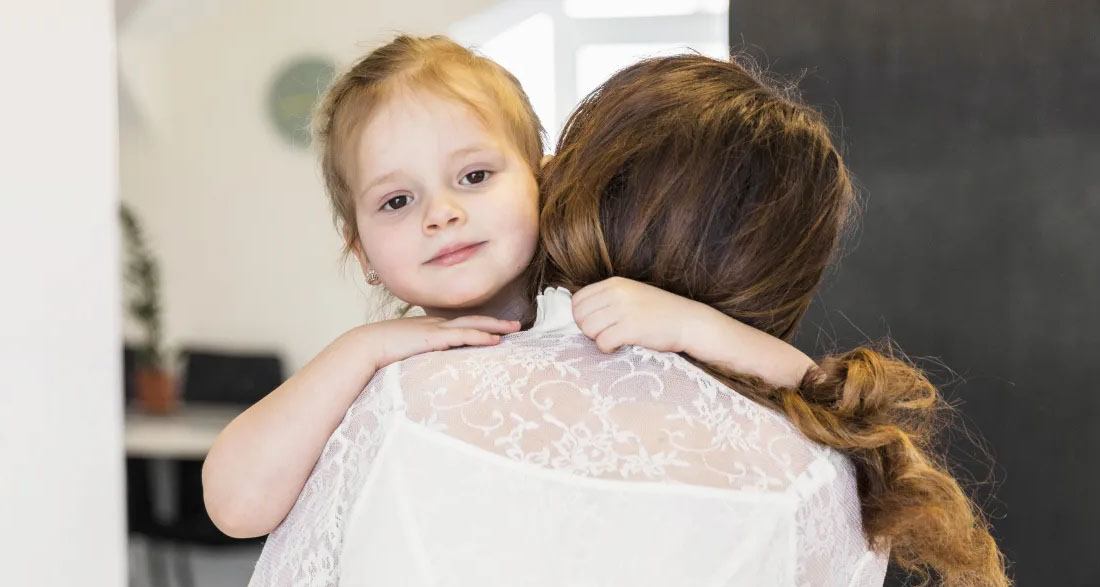 During My Wedding, My 7-Year-Old Daughter Tearfully Said, ‘Mom, Look at Daddy’s Arm! I Don’t Want a New Daddy!’ – What I Saw Left Me in Pure Shock