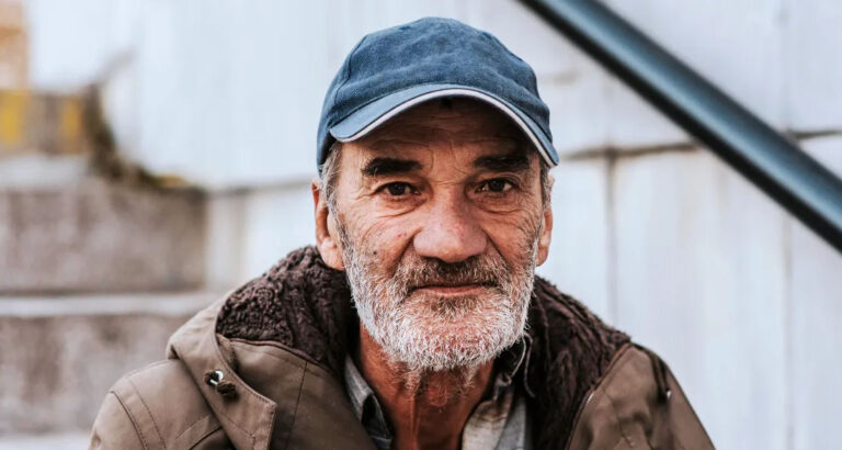 I Bought Food for a Poor Old Man – But a Few Months After He Died, A Dusty Box He’d Owned Arrived for Me