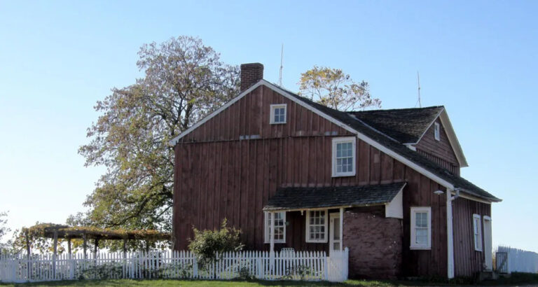 My Aunt Tried to Evict Me from My Grandpa’s Farm Right After He Died – but the Lawyer Said One Sentence That Made Her Go Pale