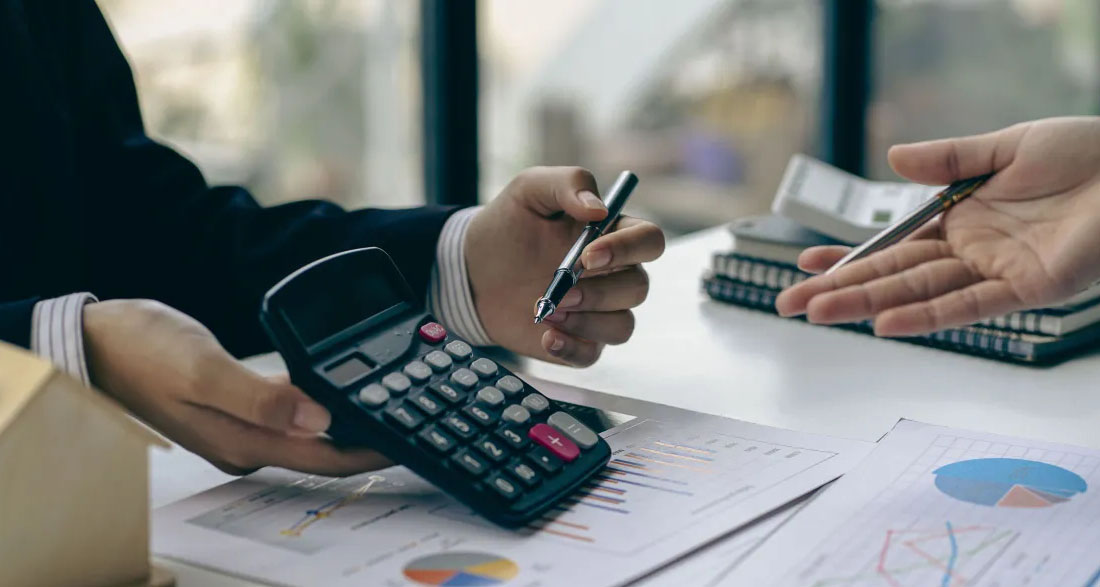 My School Bully Applied for a $50,000 Loan at the Bank I Own – What I Did Years After He Humiliated Me Made Him Pale