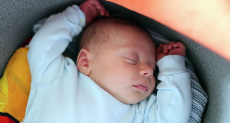 I Found a Crying Child on the Back Seat of a Bus – The Next Day a Rolls-Royce Pulled up in Front of My House