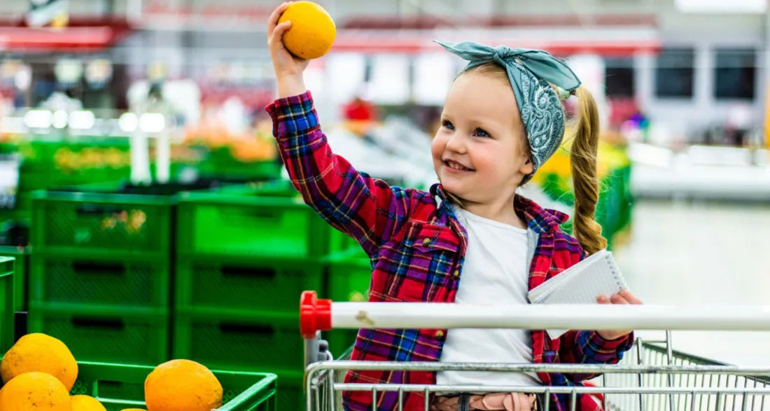 I Paid for Groceries for a Mother of Three – A Week Later, She Walked Into My Office, and Everyone Stood Up