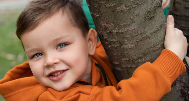 My 4-Year-Old Pointed at My Best Friend and Giggled, ‘Dad’s There’ – I Laughed Until I Saw What He Was Pointing At