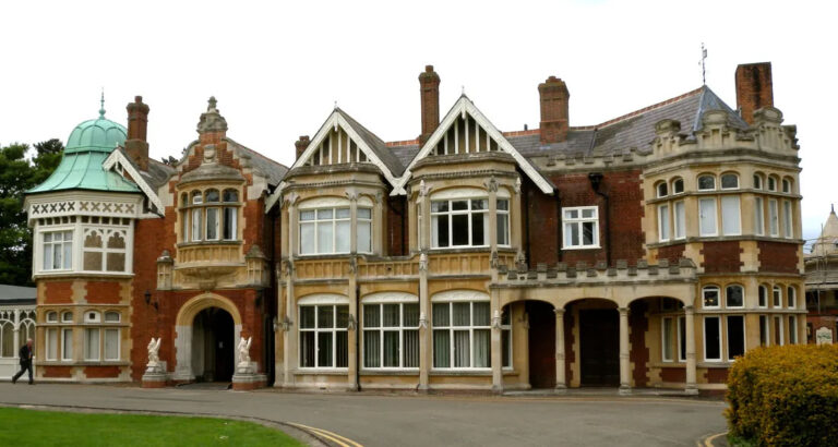 My Millionaire Parents Left Me Pregnant at 19 – 7 Years Later, They Begged Me for Forgiveness